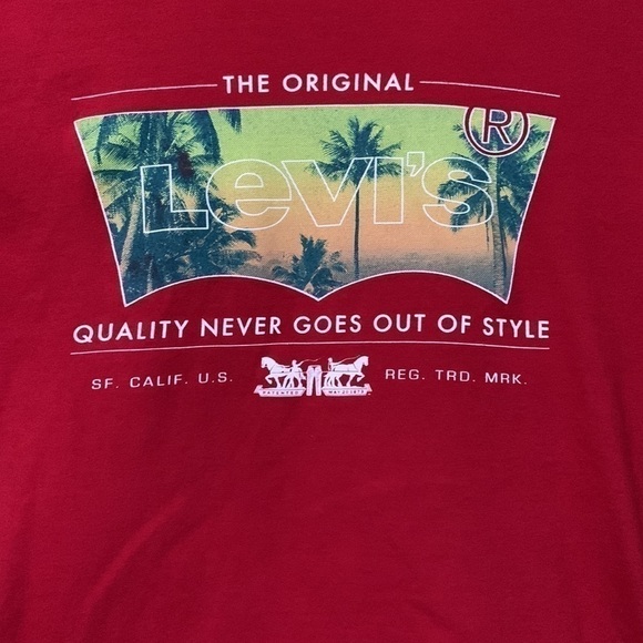 Levis Médium T-shirt - Picture 2 of 3